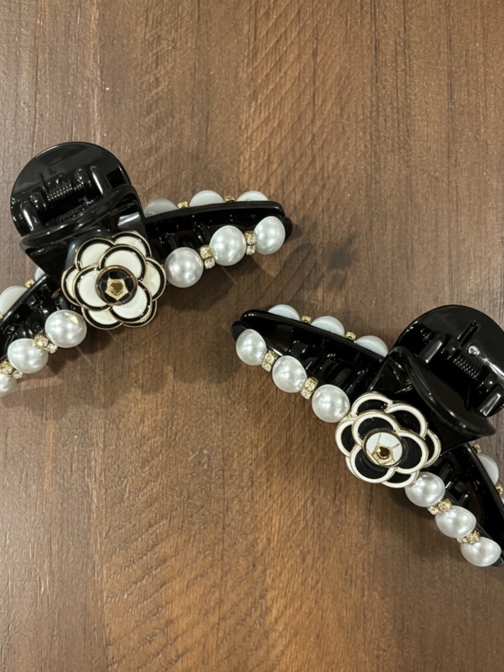 ✨ Black Pearl & Flower Hair Claw Clip Set – 2 Pc | NEW